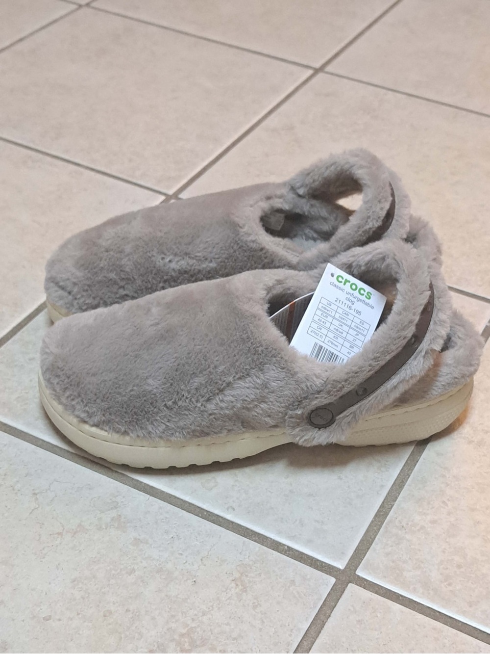 Crocs Unfurgettable Cozy Clog Croc - Women's size 11 / Men's size 9